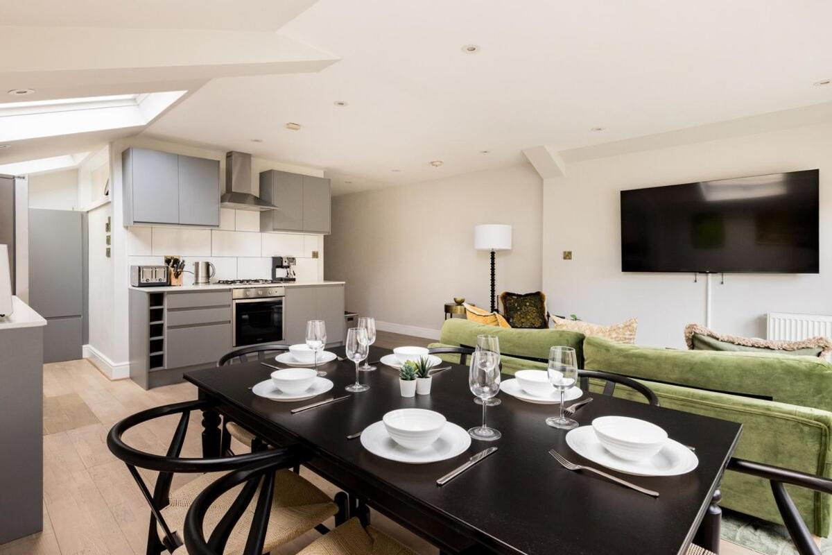 Casa vacanze Bright, Spotless Fulham With Private Garden Londra