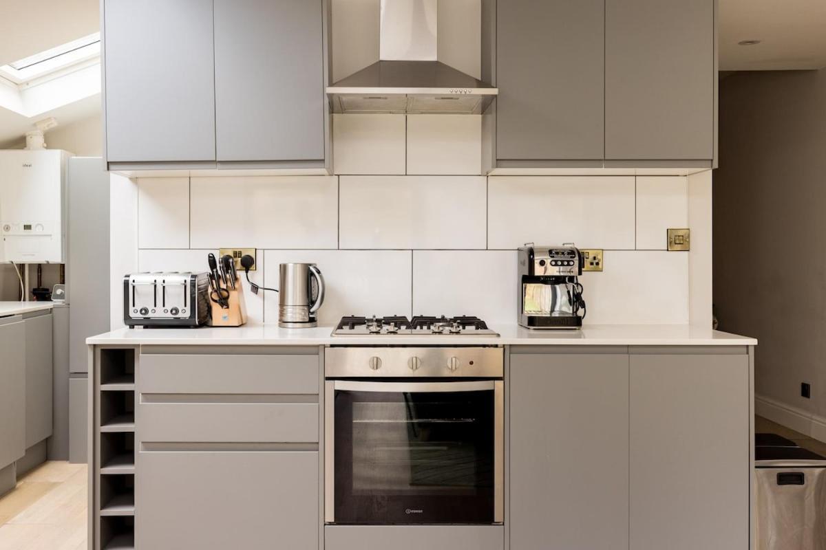 Casa vacanze Bright, Spotless Fulham With Private Garden *