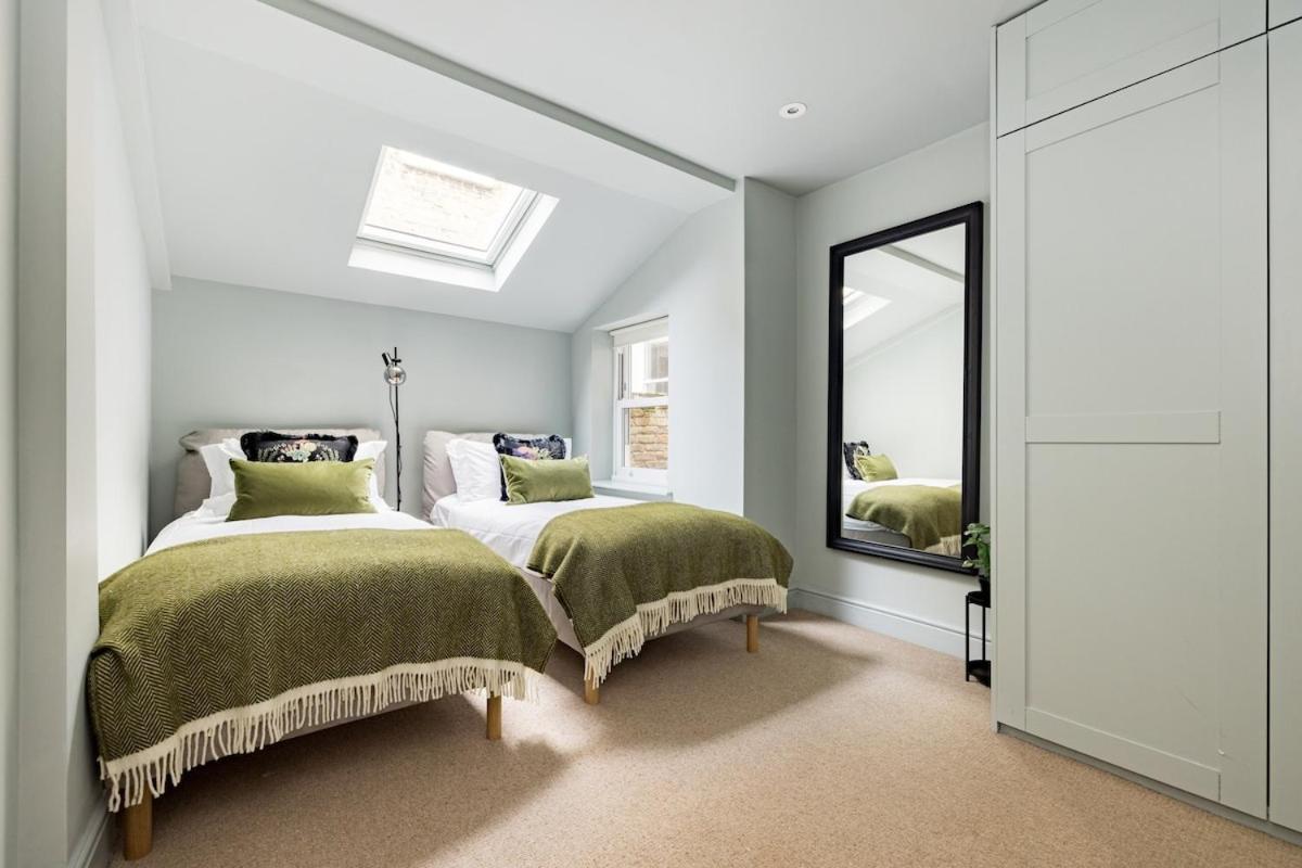 Casa vacanze Bright, Spotless Fulham With Private Garden Londra